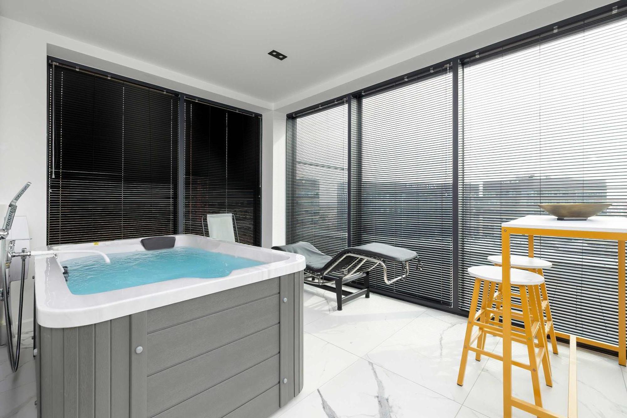 Dwupoziomowy W Krakowie Z Sauna, Jacuzzi, Parkingiem I Tarasem By Renters Prestige Apartament